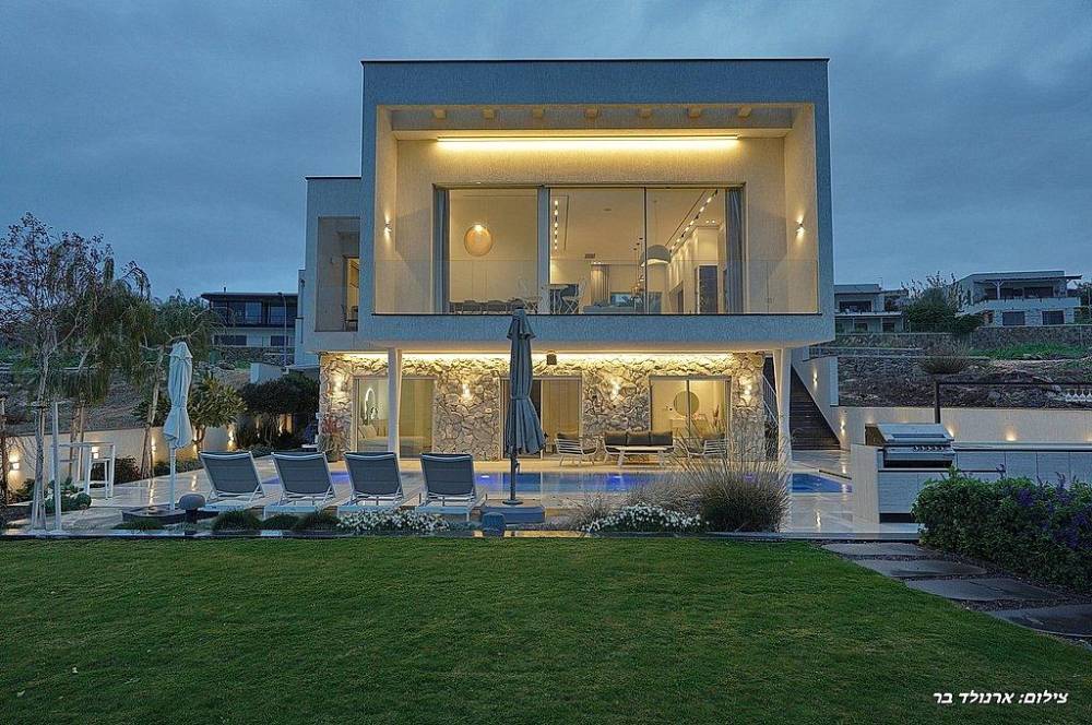 216287 סאן ריזורט - המתחם החיצוני בערב, סאן ריזורט, וילה  באמנון וילות - Vila 4 U