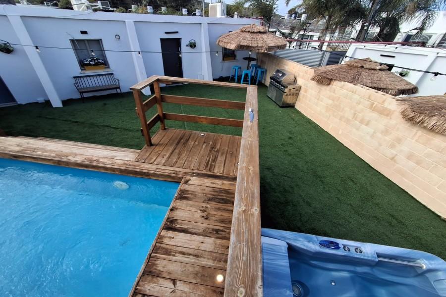 217143 מתחם חיצוני הבריכה והג'קוזי, כפר הים, וילה  בנתניה וילות - Vila 4 U