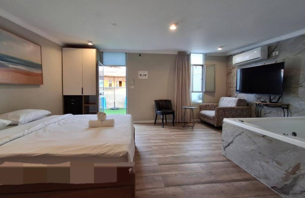 217559 יחידות אירוח עם ג'קוזי, כפר הים, וילה  בנתניה וילות - Vila 4 U