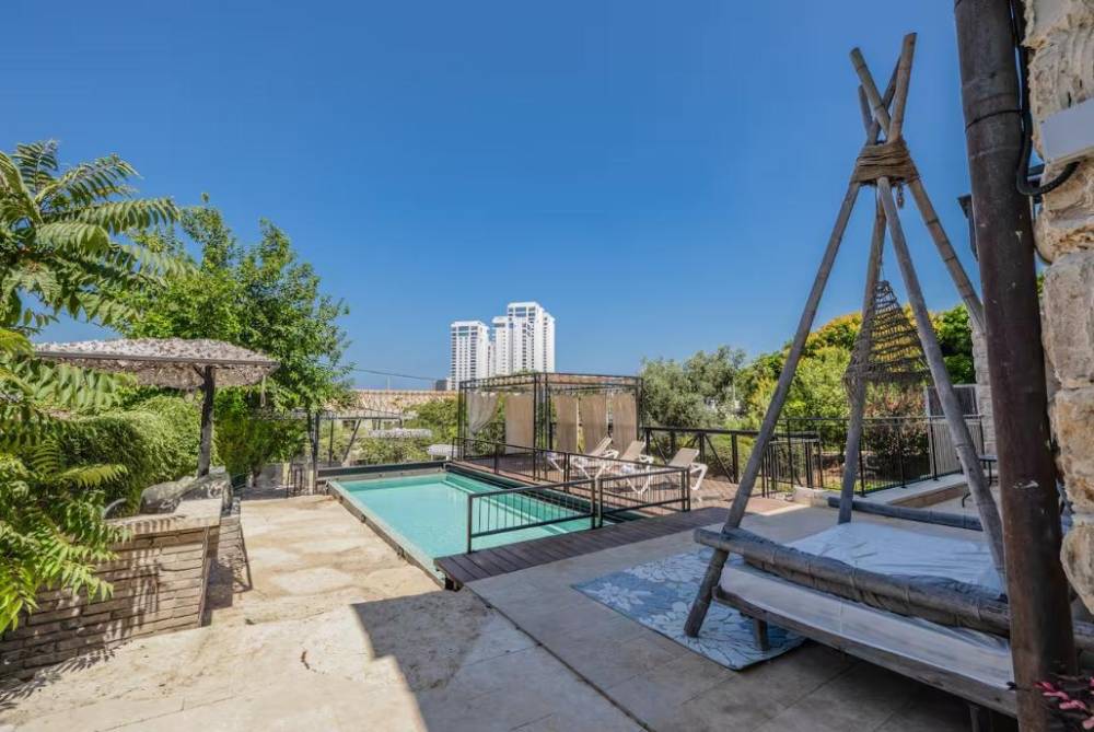 229584 מתחם הבריכה, אחוזת בלו ביי נתניה - Blue Bay Mansion, וילה  בנתניה וילות - Vila 4 U