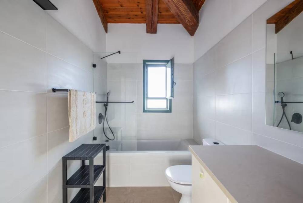229622 חדרי השינה והרחצה, אחוזת בלו ביי נתניה - Blue Bay Mansion, וילה  בנתניה וילות - Vila 4 U