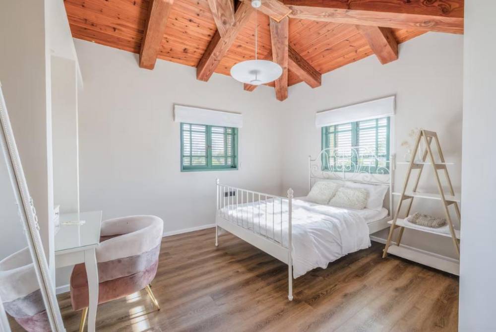 229627 חדרי השינה והרחצה, אחוזת בלו ביי נתניה - Blue Bay Mansion, וילה  בנתניה וילות - Vila 4 U