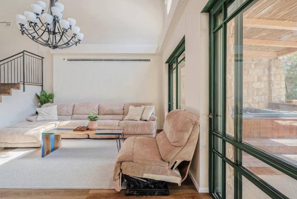 229630 הסלון ופינת אוכל, אחוזת בלו ביי נתניה - Blue Bay Mansion, וילה  בנתניה וילות - Vila 4 U
