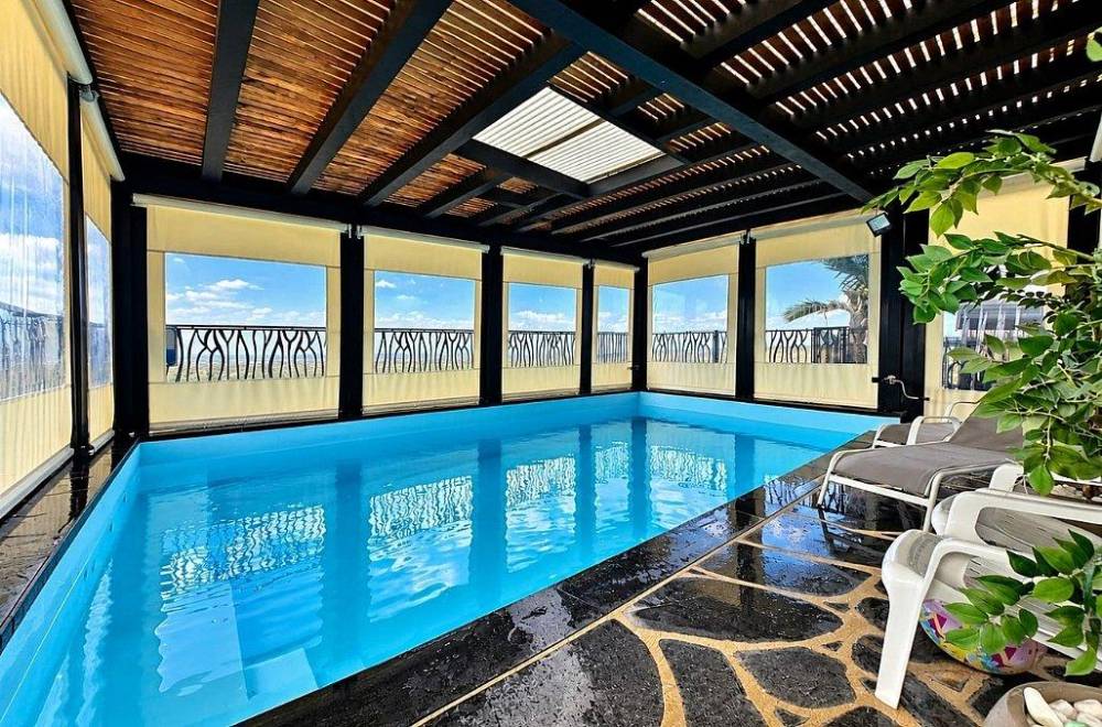 239809 המתחם החיצוני הנוף וחדר האוכל, סוויטות על הפסגה, וילה  בירכא וילות - Vila 4 U