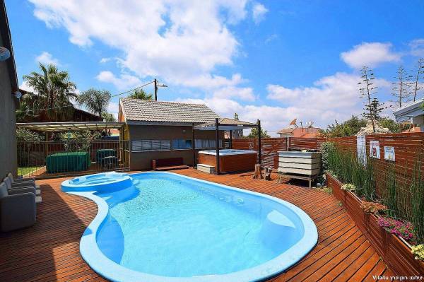 אחוזת קלמנטין - הבריכה