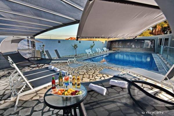 סוויטות כחול לבן