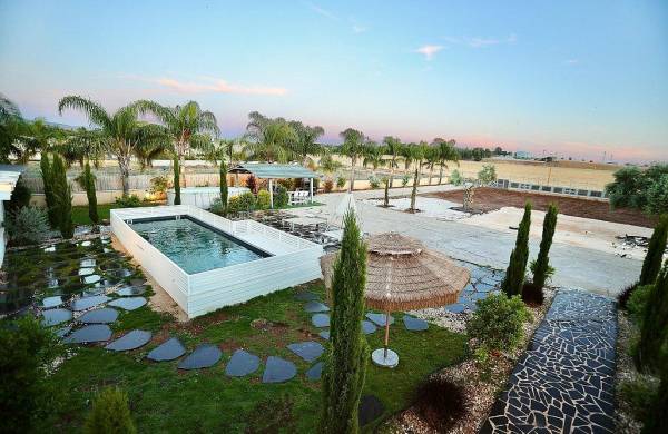 בית נופש בגלבוע בריכת השחייה