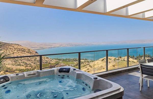 רויאל פנטהאוז על הכנרת