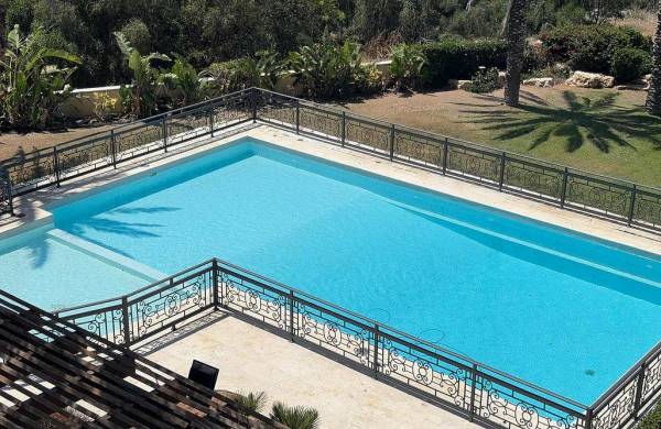 הוילה על הים קיסריה