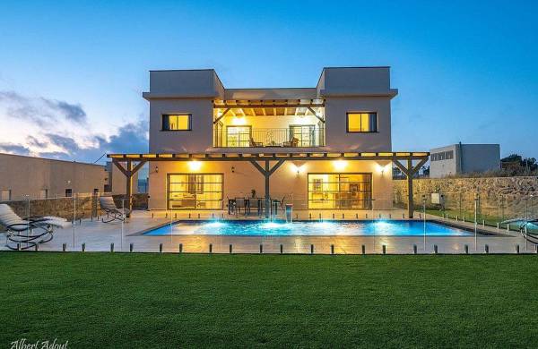 וילה אדמה דלתון