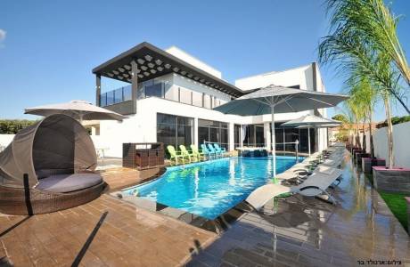 וילה גרנד רויאל- בריכה וגקוזי במתחם מקורה