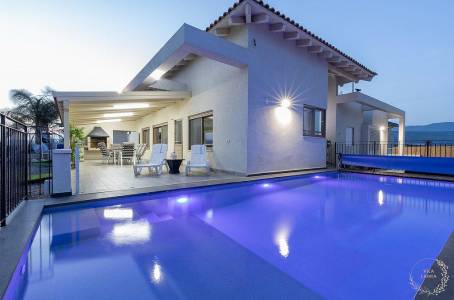 וילה לאורה המתחם החיצוני